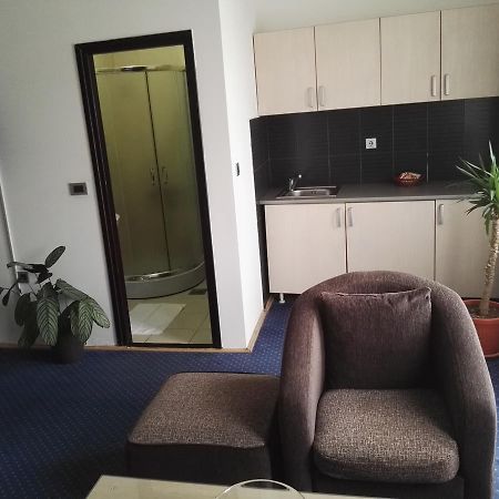 Guest House Amico รานเย ภายนอก รูปภาพ