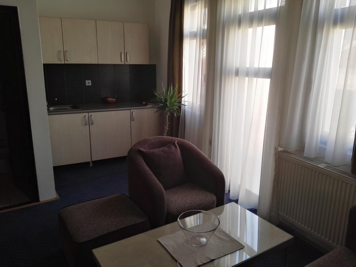 Guest House Amico รานเย ภายนอก รูปภาพ