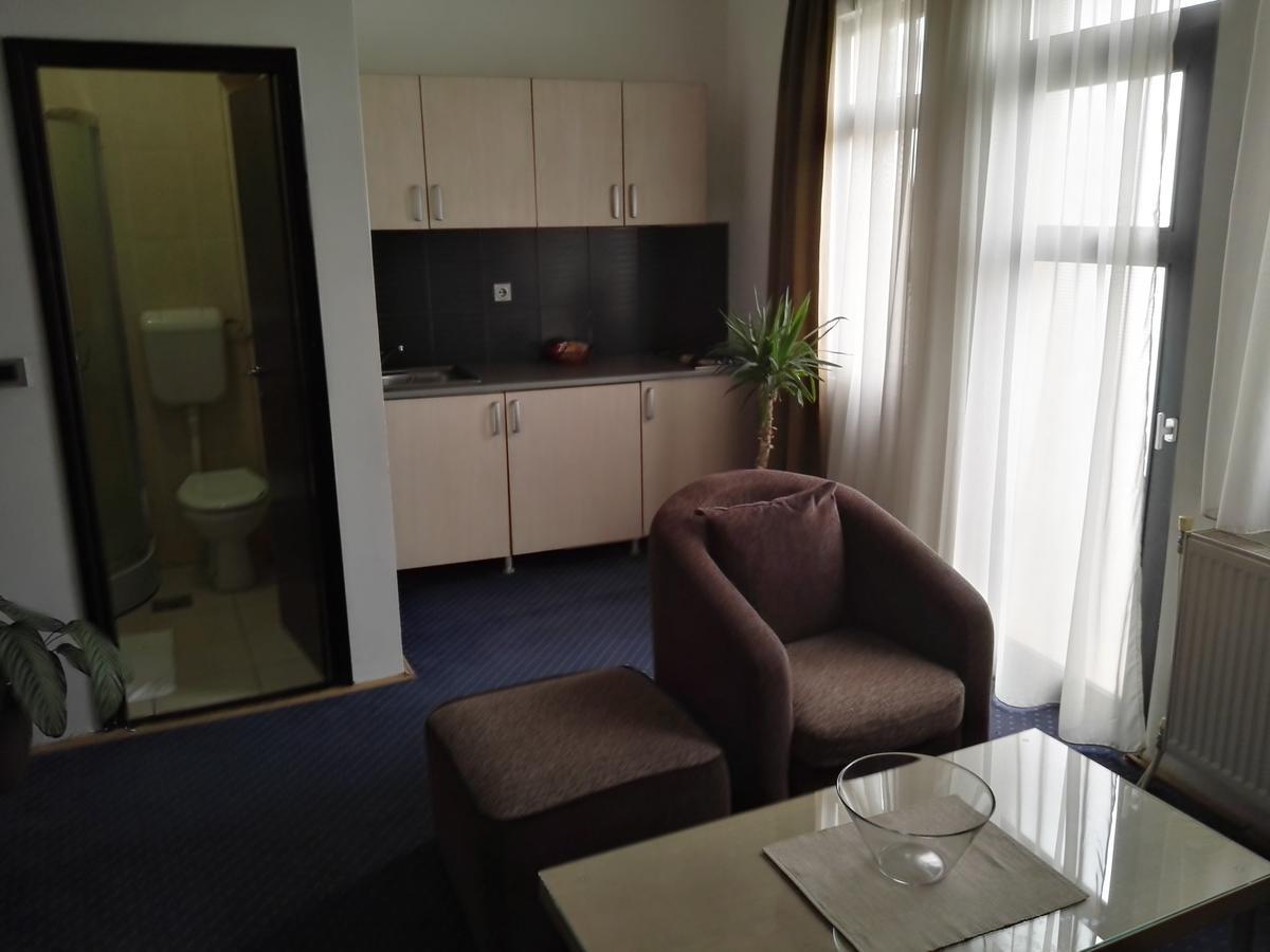 Guest House Amico รานเย ภายนอก รูปภาพ