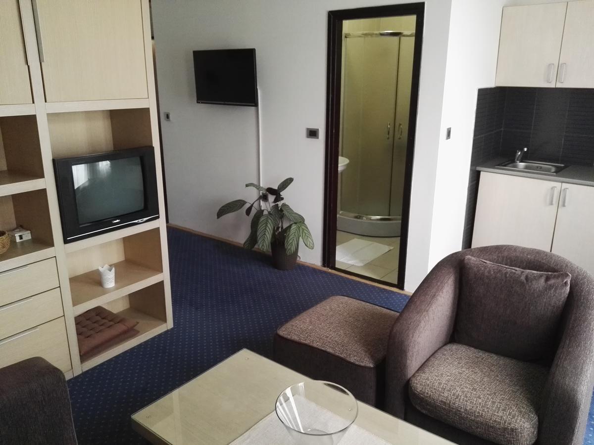 Guest House Amico รานเย ภายนอก รูปภาพ